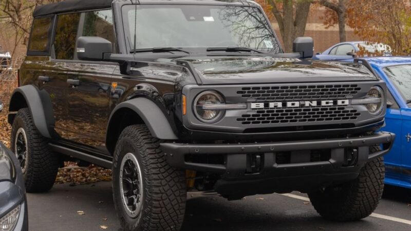 Ford Recalls Over 565,000 Broncos for Engine Fire Risk Across U.S.
