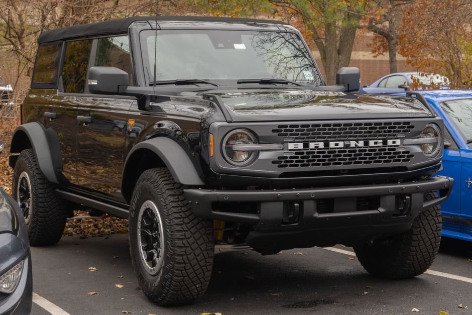 Ford Recalls Over 565,000 Broncos for Engine Fire Risk Across U.S.