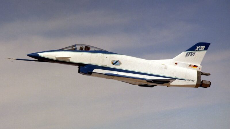 GE Aerospace vs. Lockheed Martin: Which Defense Stock Shines in 2026? According to Experts