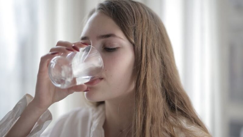 New Study Finds Sipping Water During Meals May Increase Food Intake