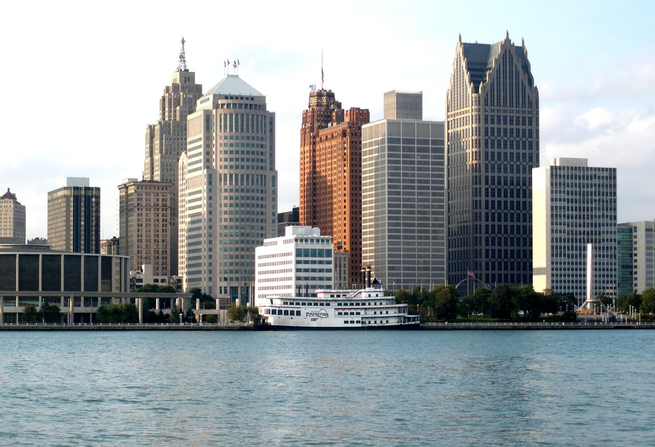 Panoramic view of Detroit's skyline with the iconic riverfront during the day.