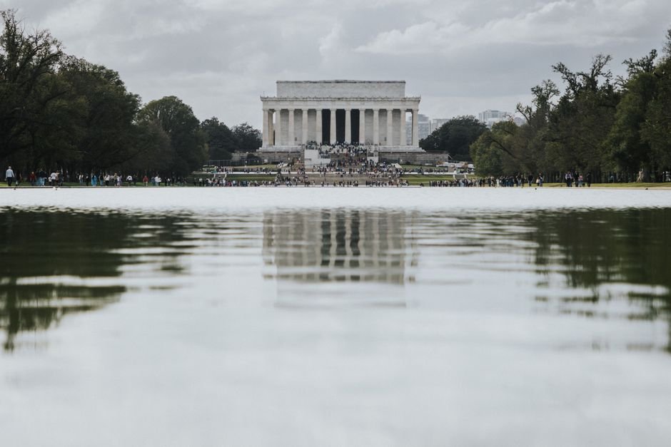 Trump Admin Sticks with Contractor Despite Lincoln Memorial Pool Vandalism Scandal