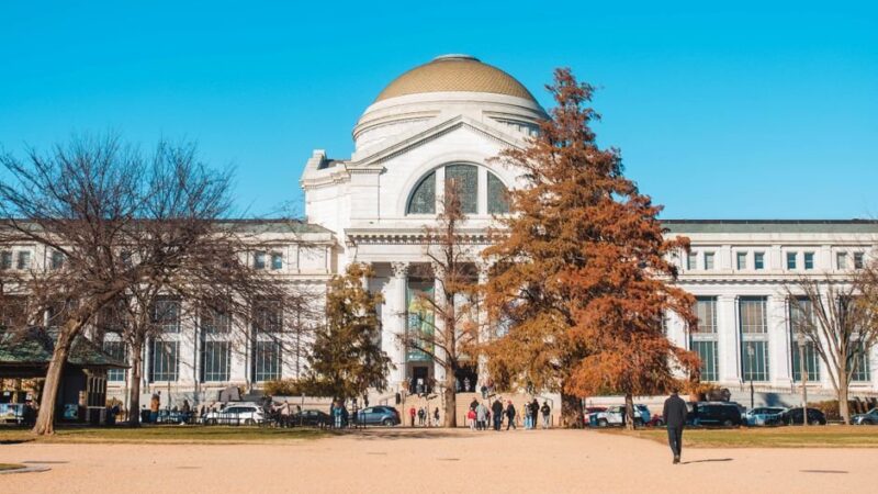 Trump Orders to Install Warning Signs of ‘Inaccurate Information’ Outside Smithsonian Museum