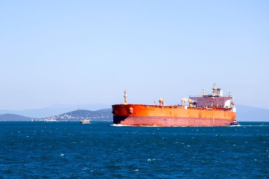 US Declares Strait of Hormuz ‘Irrelevant’ as Oil Routes Shift in 2026
