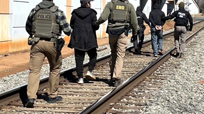 ICE Agents Leave Bloody U.S. Citizen on Sidewalk in Illinois, Prompting Outrage