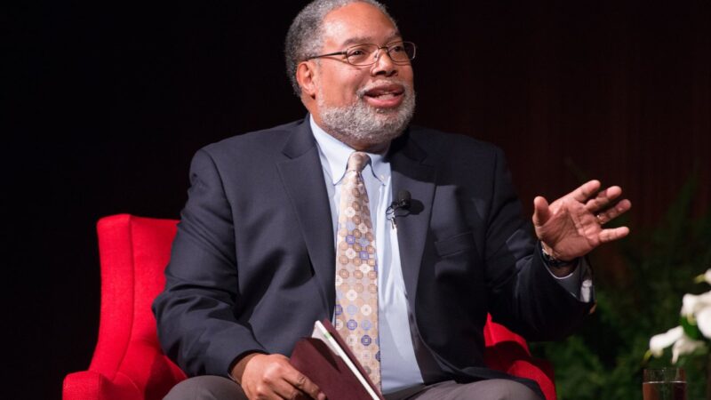 Smithsonian Head Receives Standing Ovation After Defending Institution Against Trump Attacks