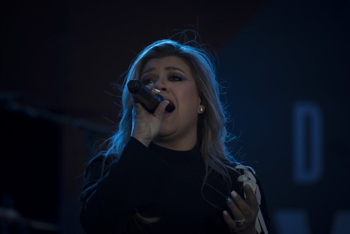 Brooklyn Store Owner Claims Kelly Clarkson Put Business in Danger Over $15M Bird Dispute